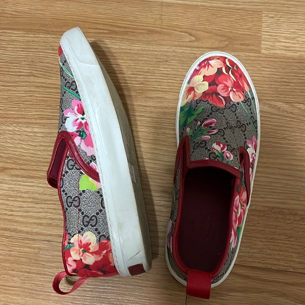 Fake Gucci shoes